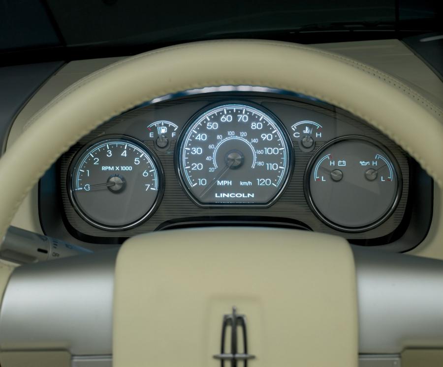  Lincoln Mark LT Concept 2004 года  (фото 15 из 51)